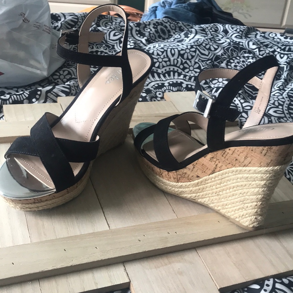 Size 8 black wedges. Like new quality